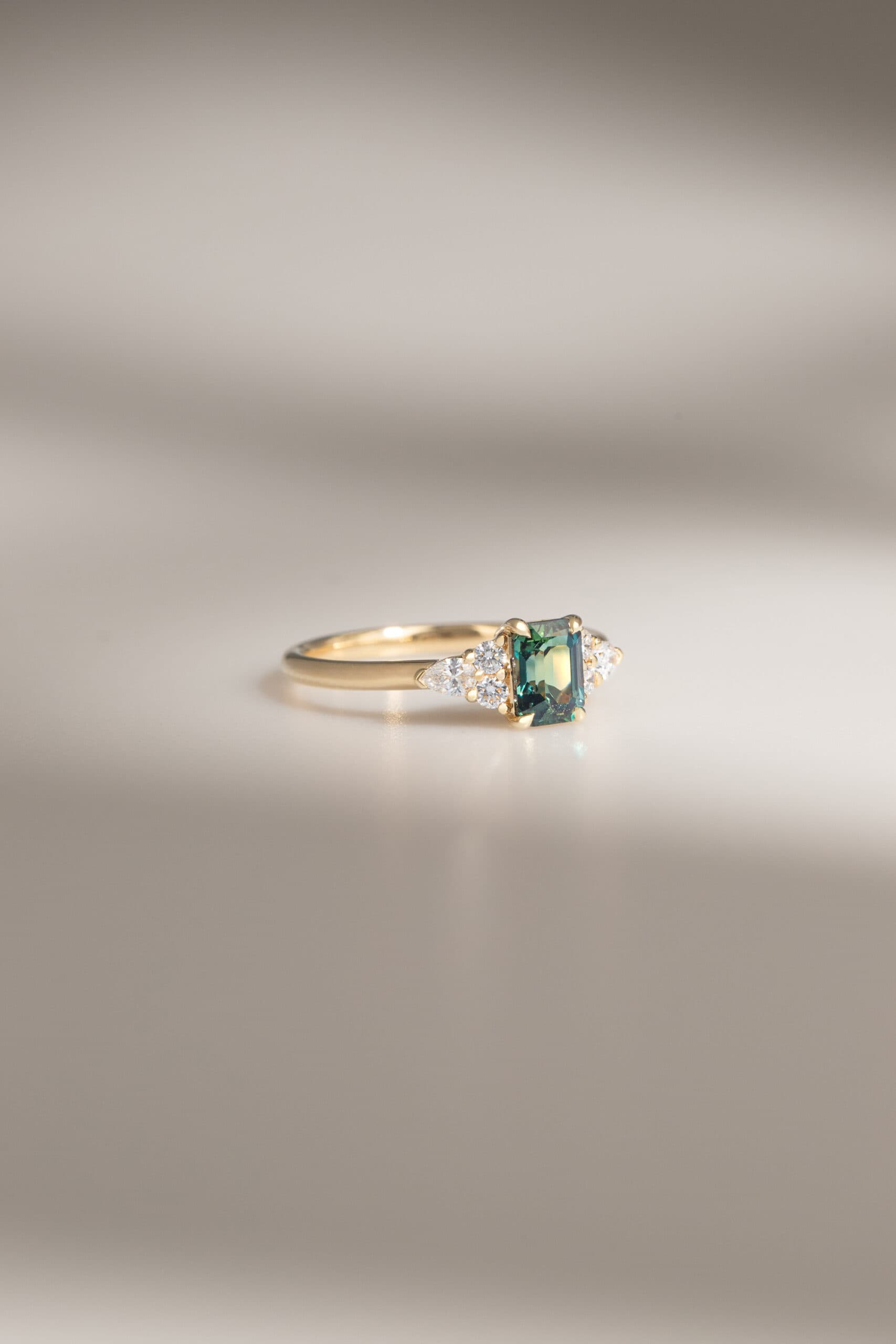 saphir teal madagascar epaule fiancailles bonnot paris