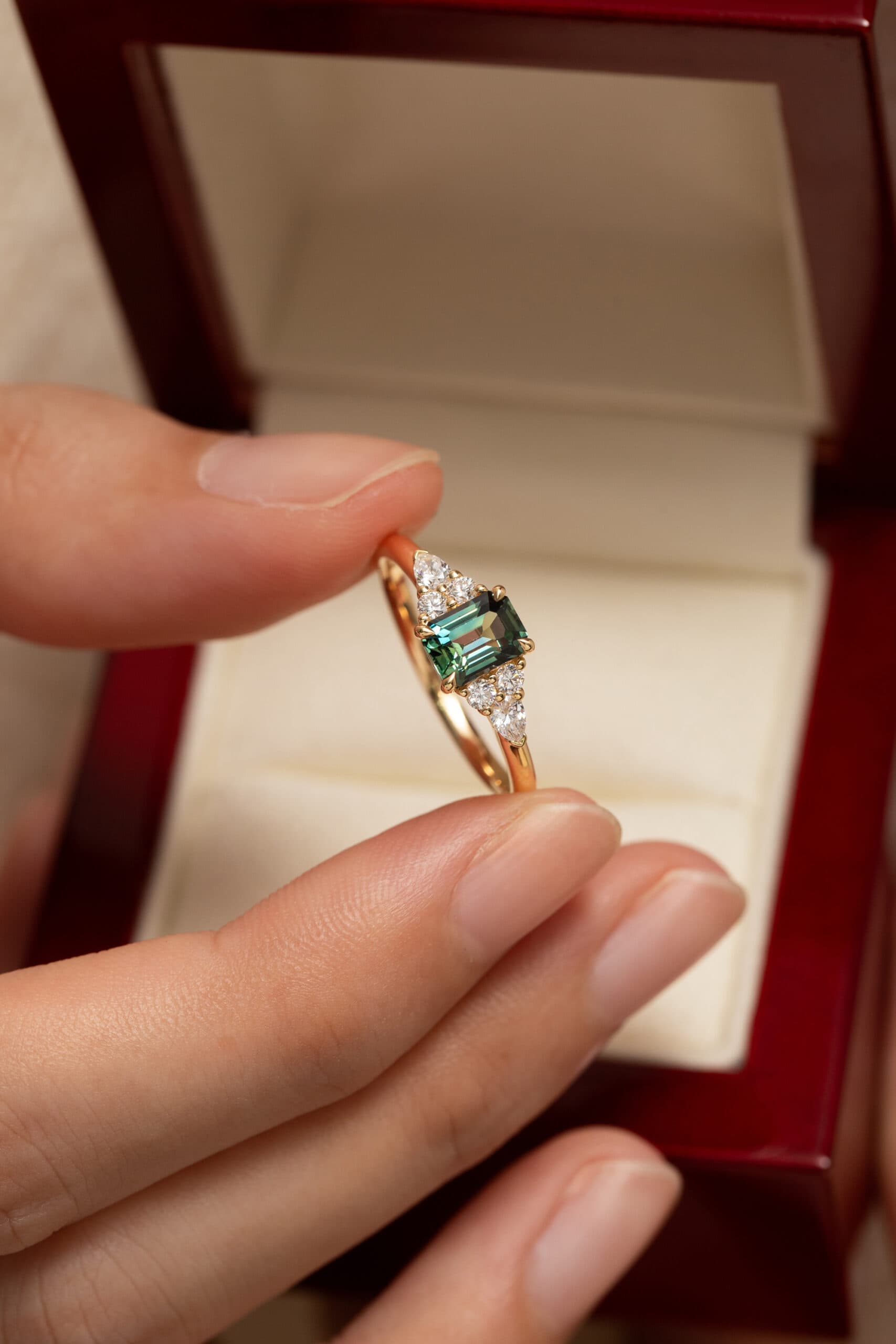 saphir teal madagascar epaule fiancailles bonnot paris