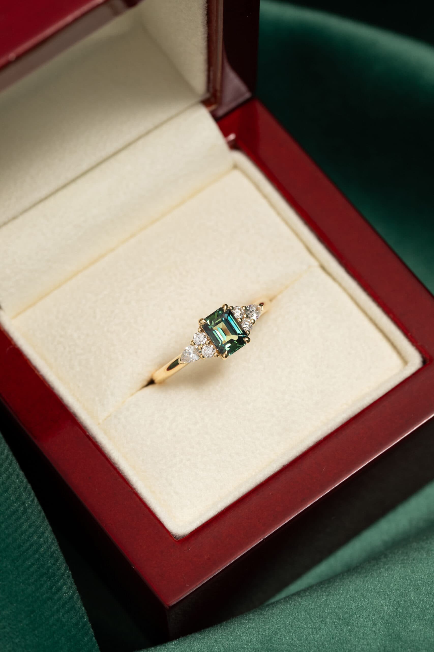 saphir teal madagascar epaule fiancailles bonnot paris