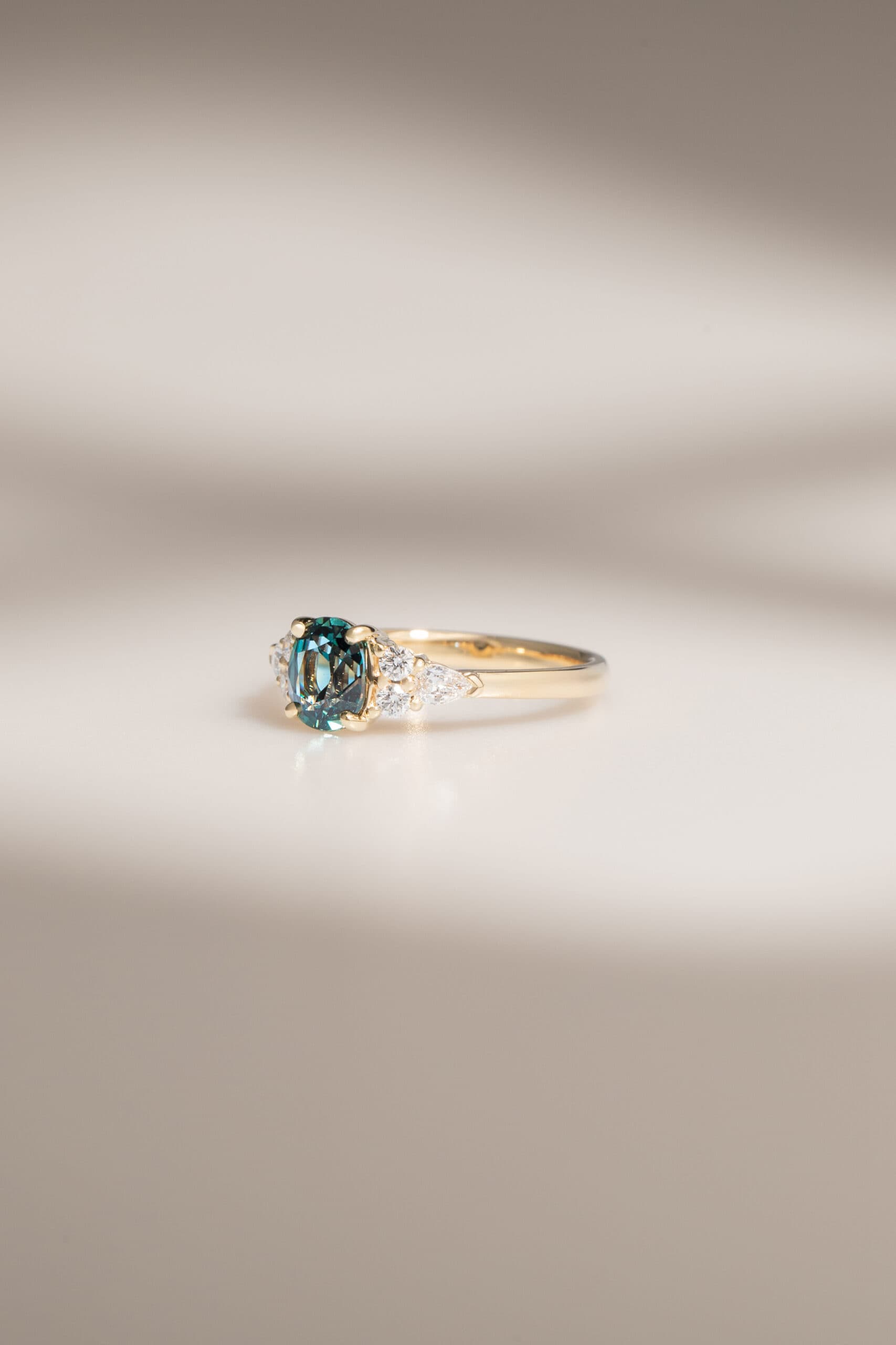 bague de fiancailles saphir teal epaule bonnot paris