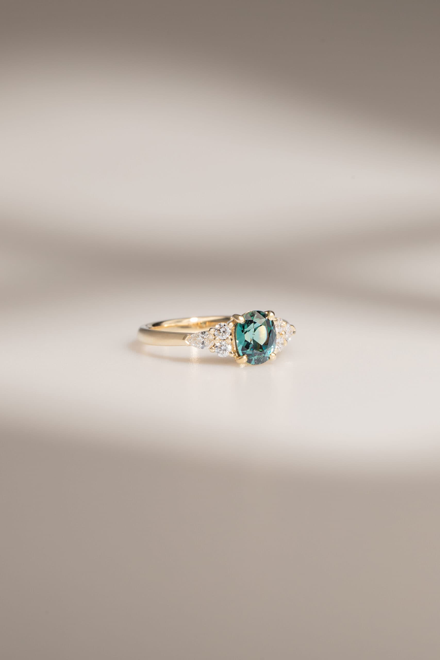bague de fiancailles saphir teal epaule bonnot paris