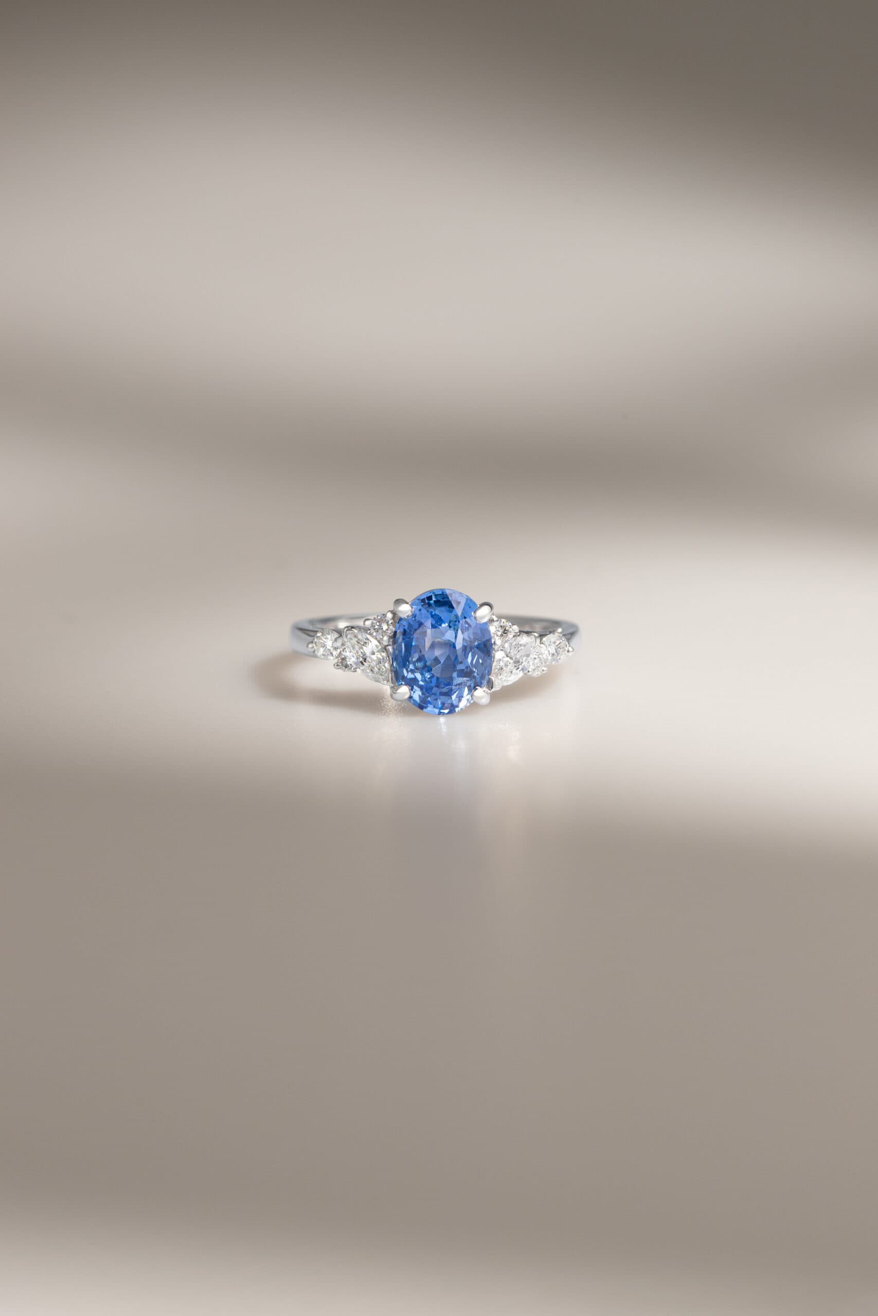 Bague saphir bleu 2,11ct Or Blanc