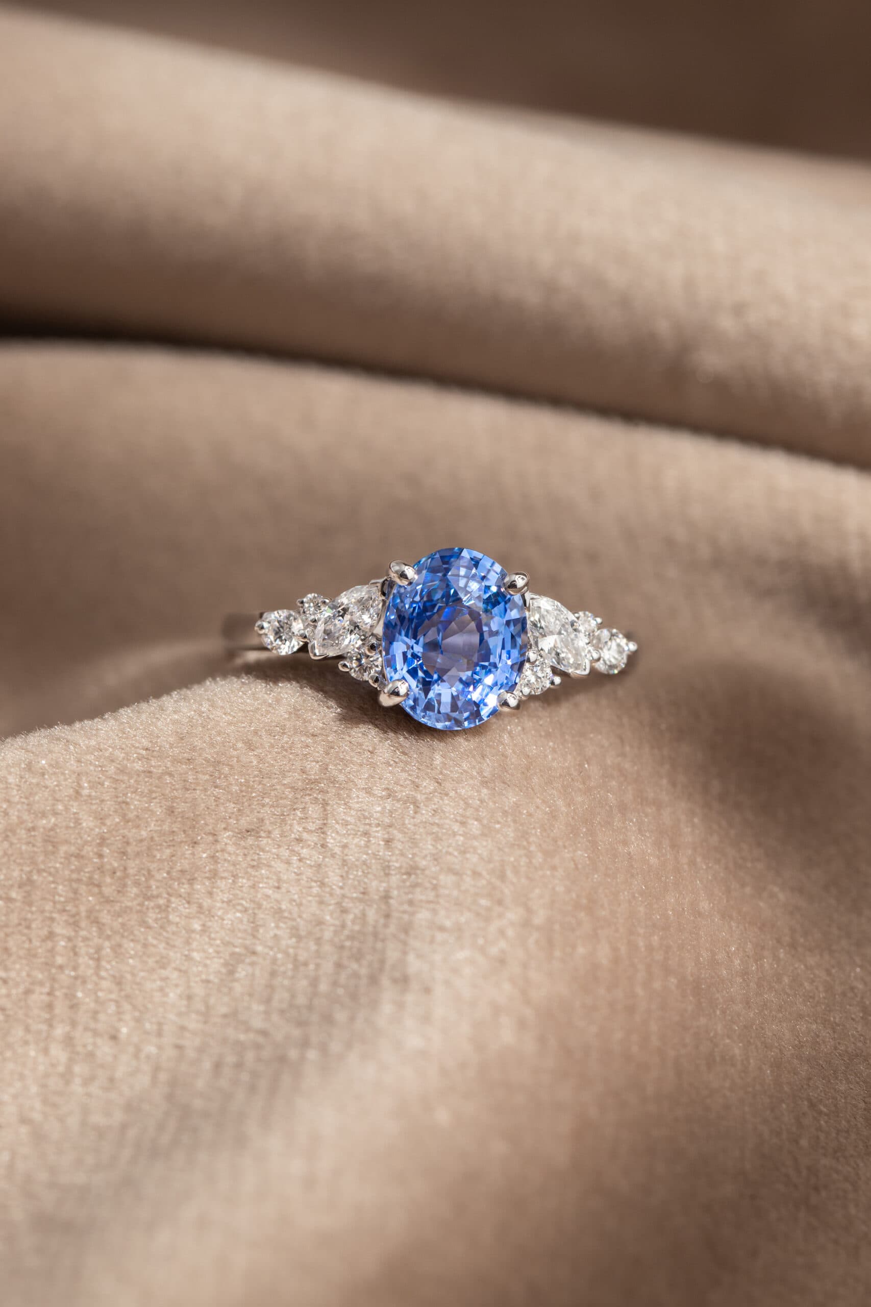 Bague saphir bleu 2,11ct Or Blanc