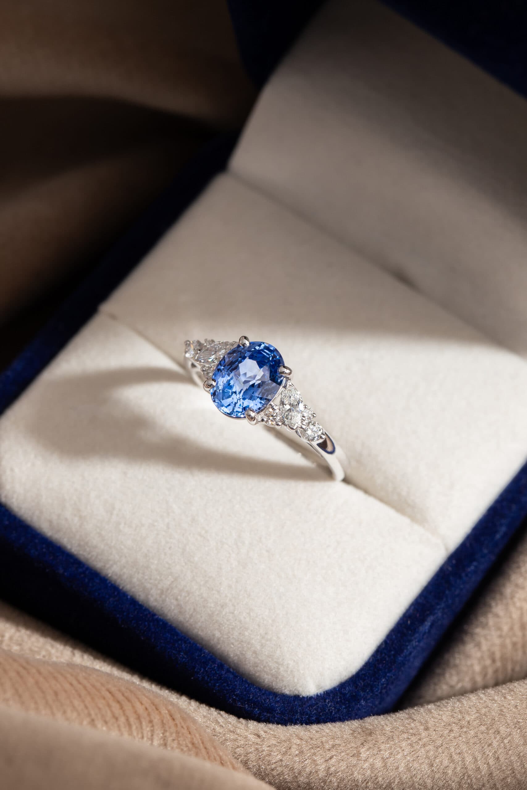 Bague saphir bleu 2,11ct Or Blanc