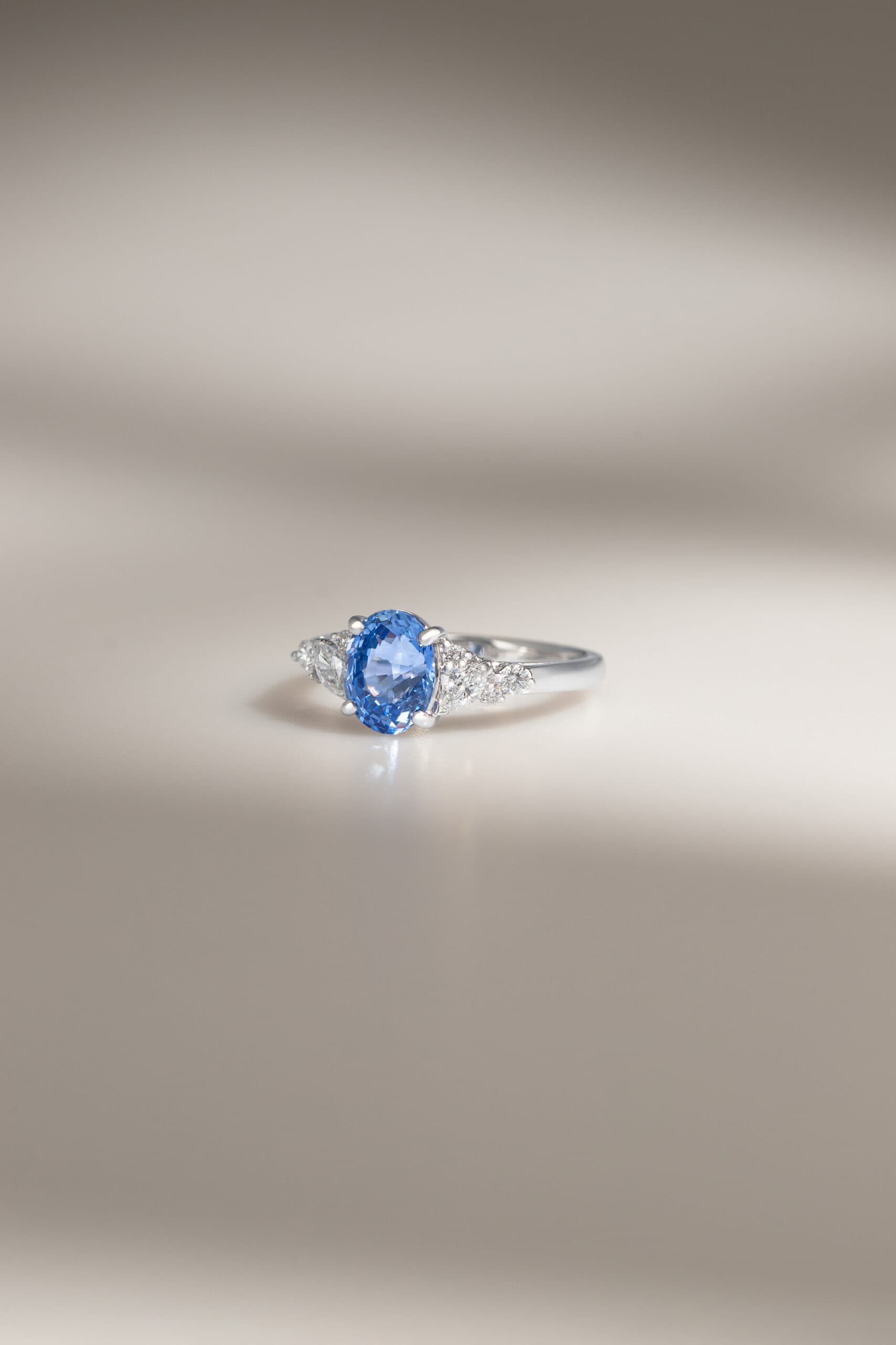Bague saphir bleu 2,11ct Or Blanc