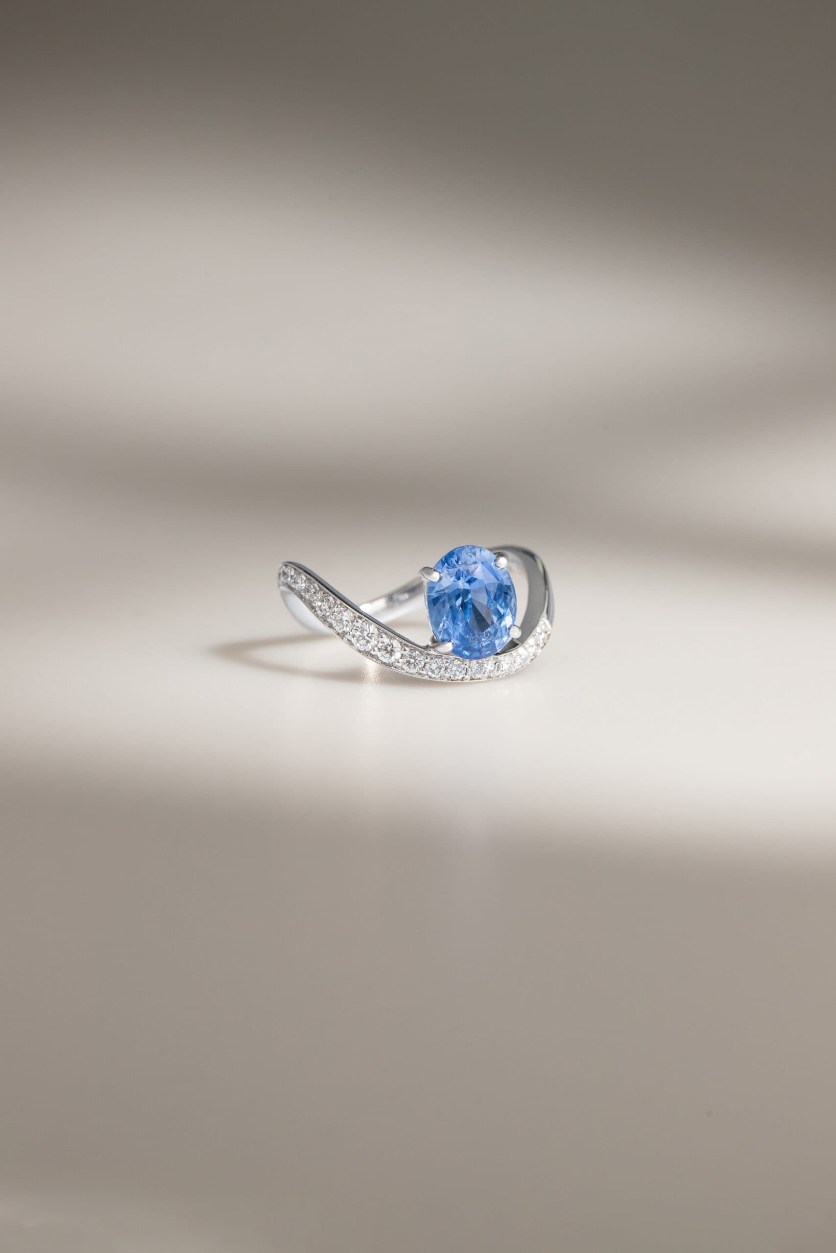 bague saphir bleu wave