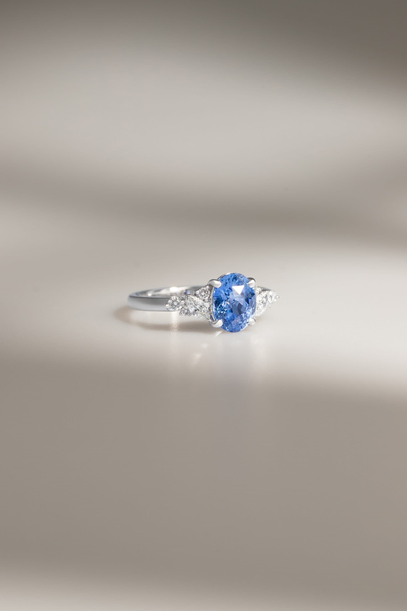 Bague saphir bleu 2,11ct Or Blanc
