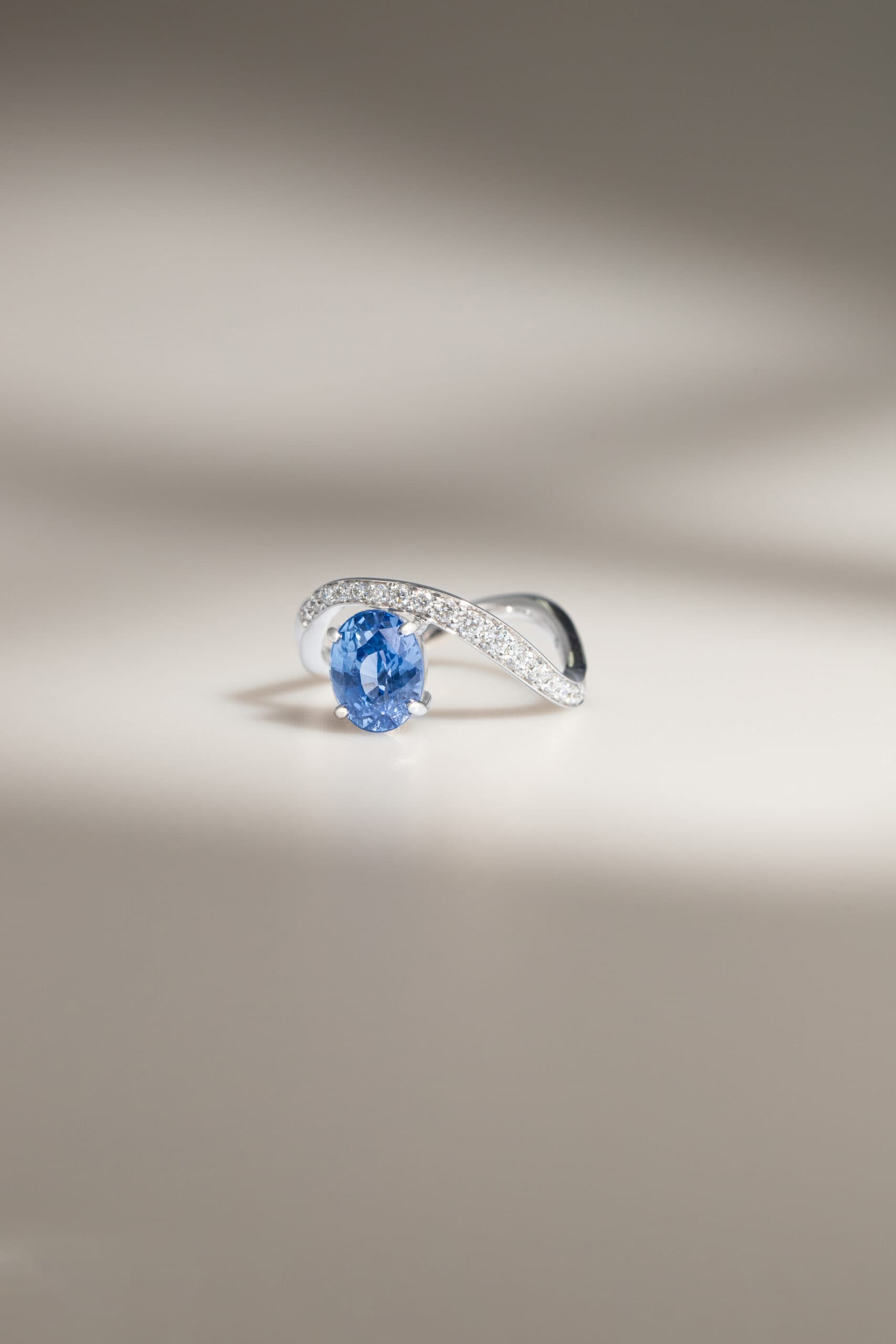 bague saphir bleu wave