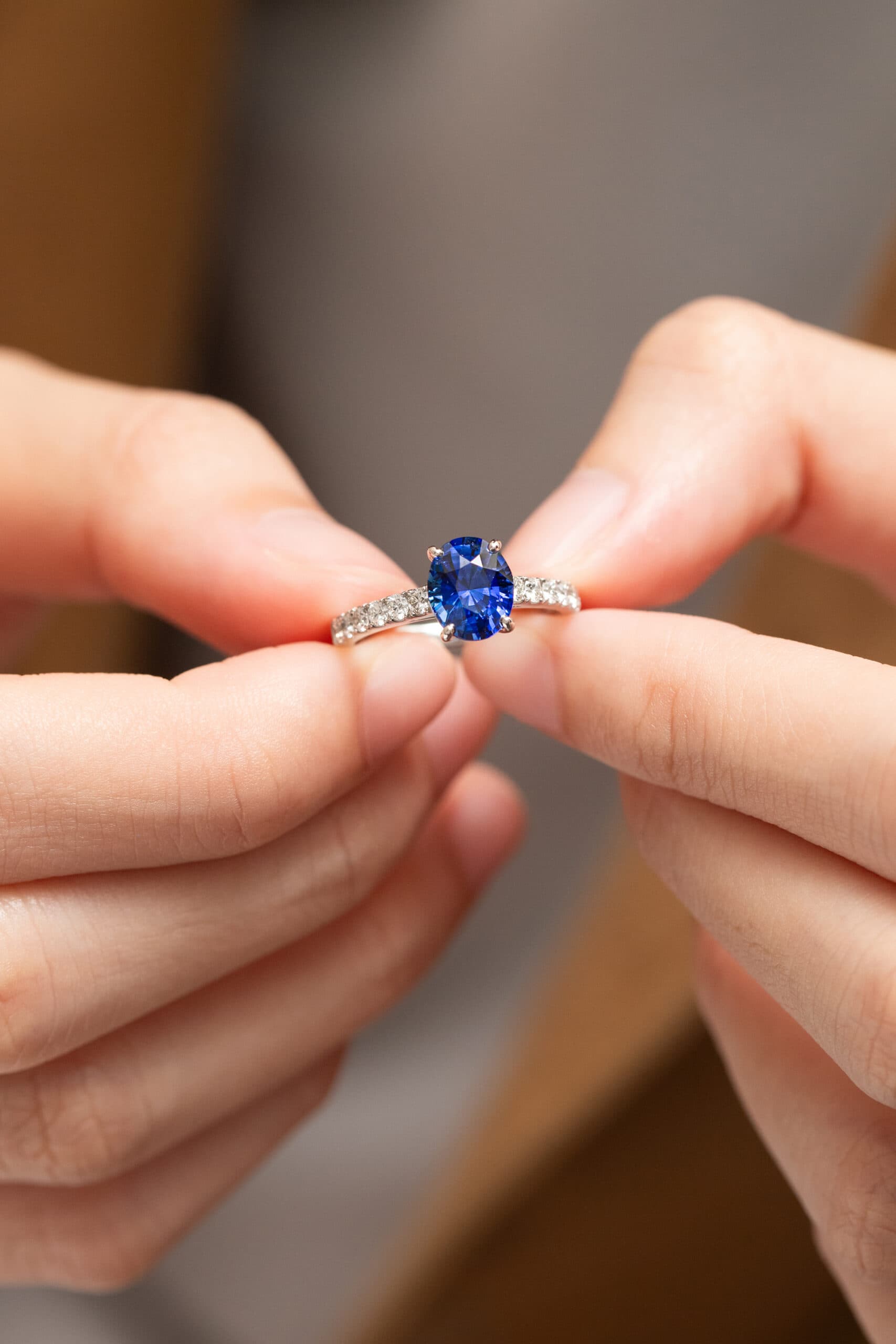 bague platine saphir bleu royal