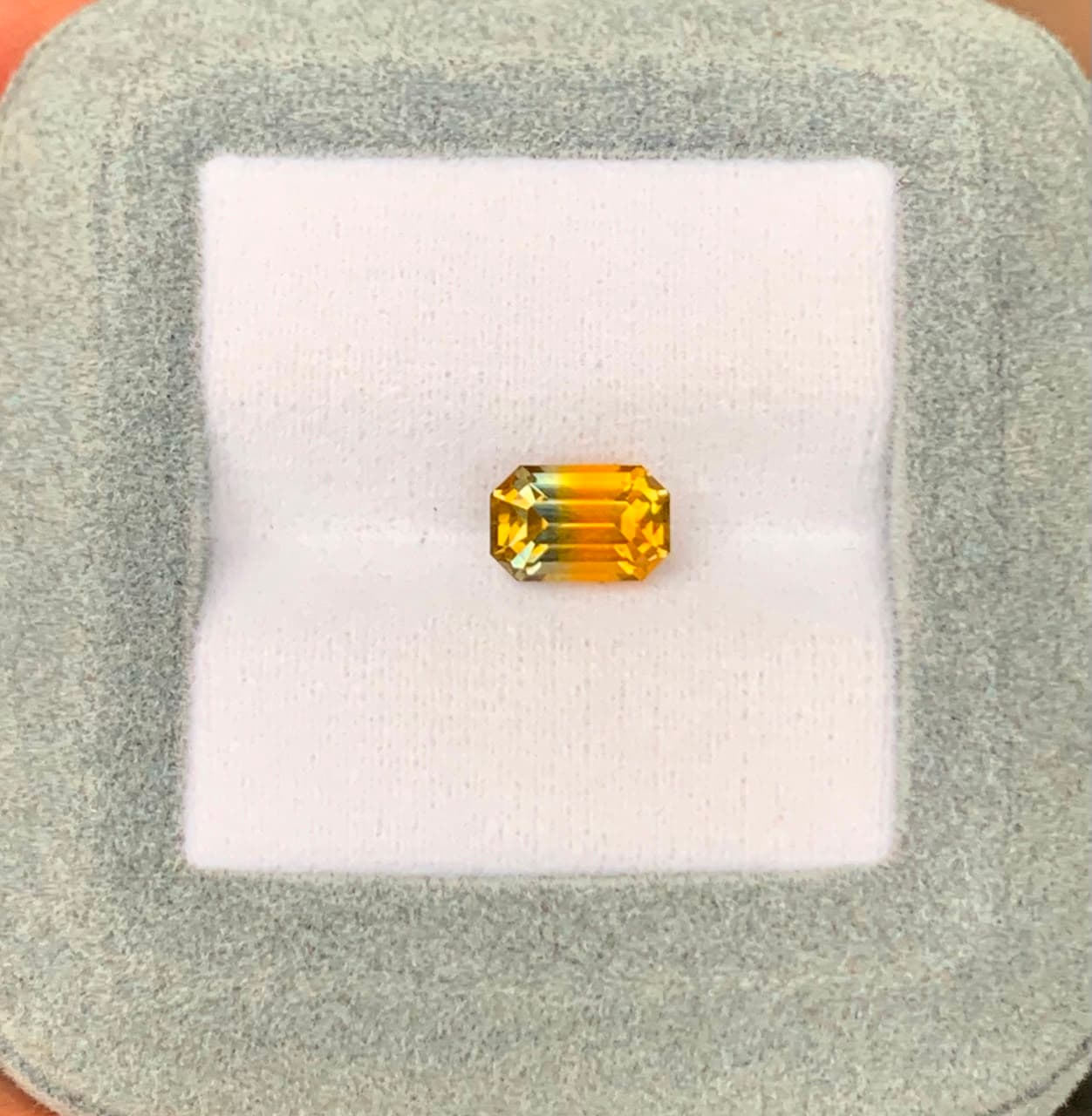 Saphir Bicolore Rectangle de 2,03ct — Sri Lanka, Chauffé