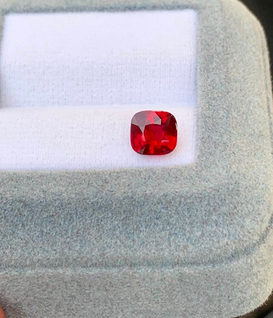 Rubino del Madagascar taglio cuscino da 1,52 ct