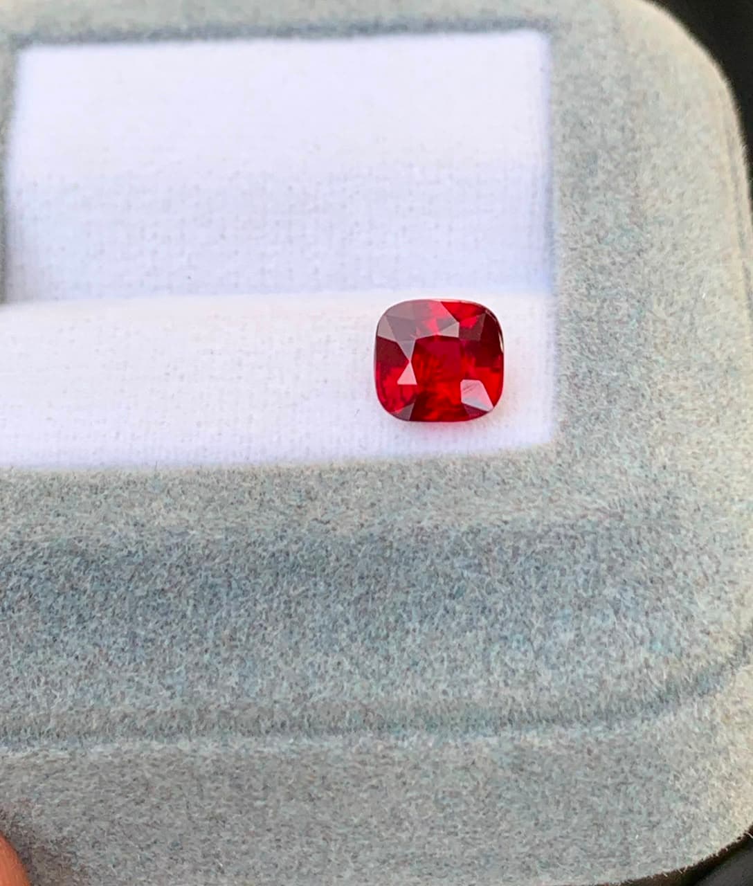 Rubino del Madagascar taglio cuscino da 1,52 ct