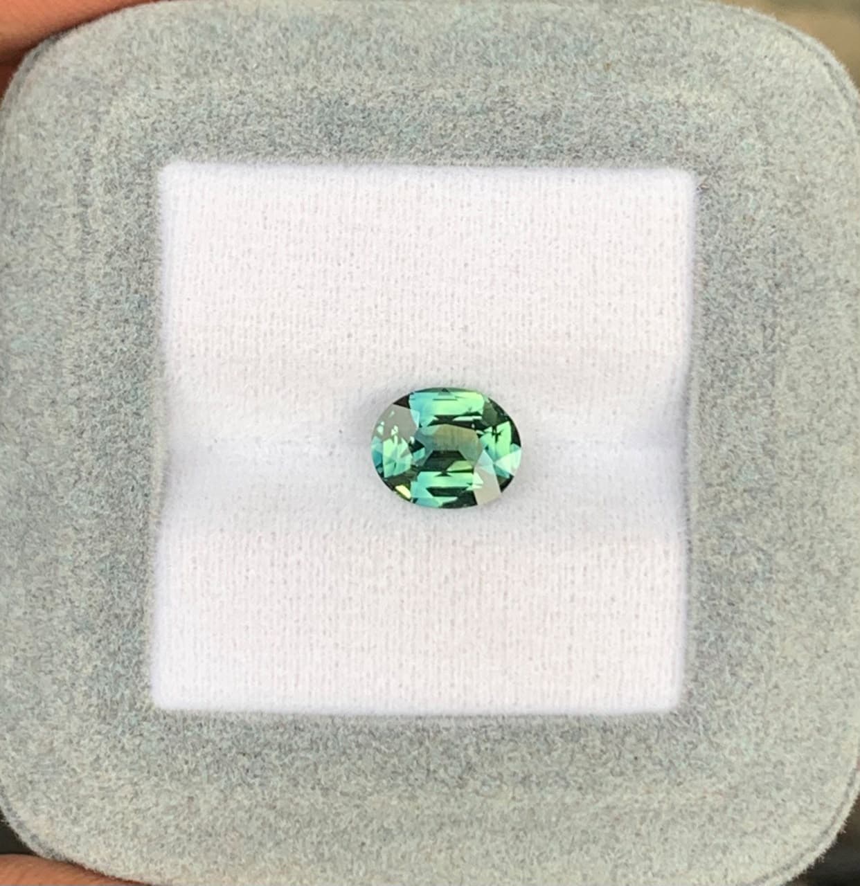 Zafiro Teal Ovalado de 2,20 ct