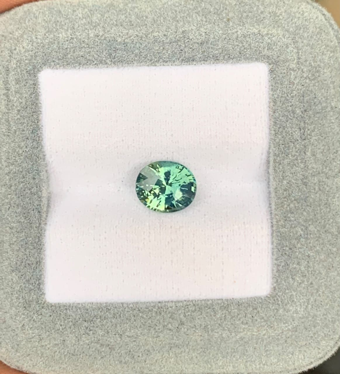 Saphir Teal Ovale de 2,15ct