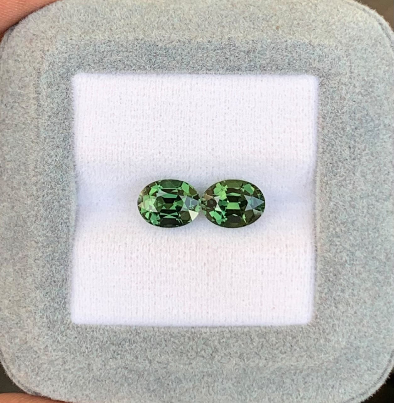Saphir Vert Ovale de 4,01ct