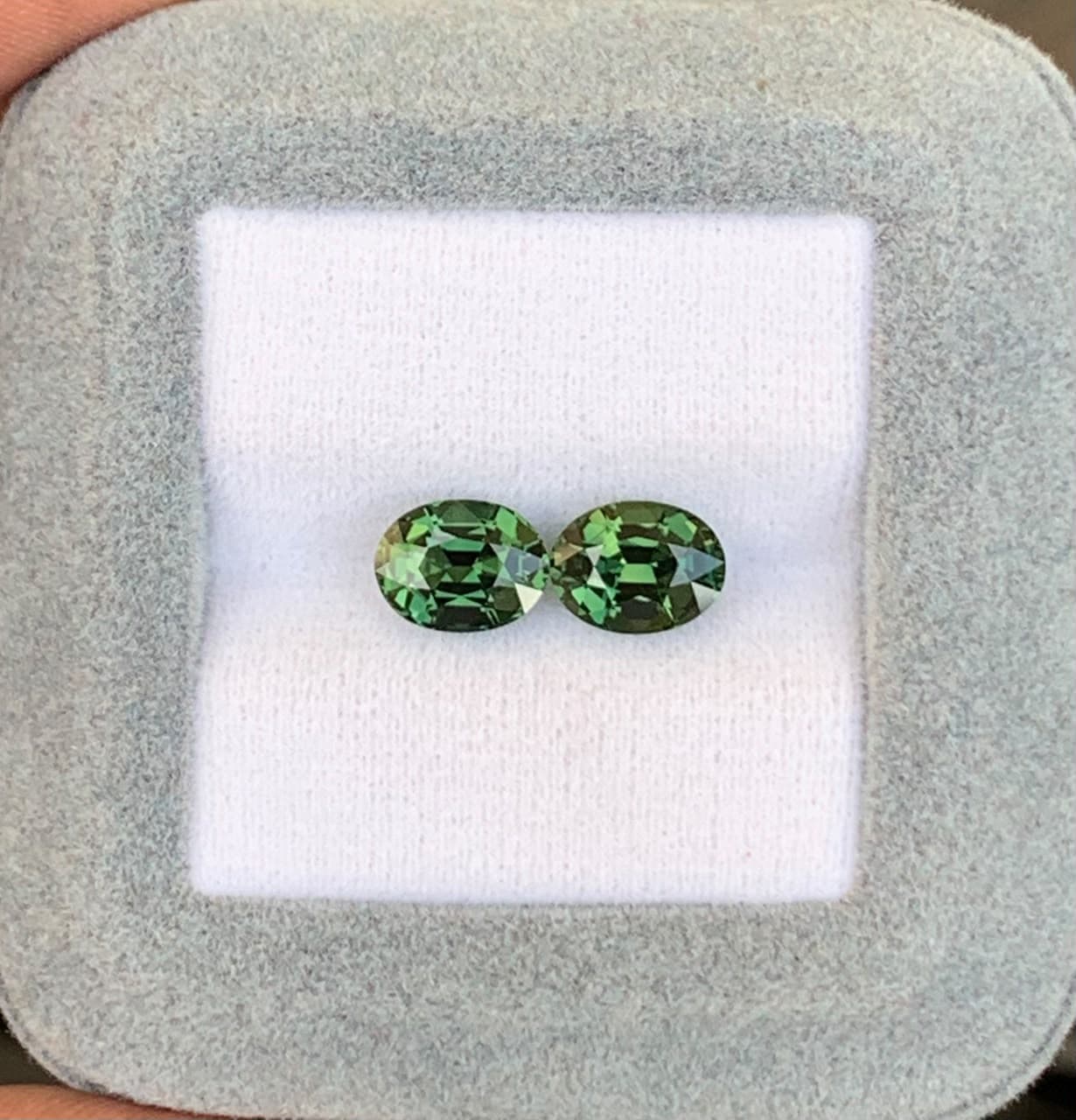 Saphir Vert Ovale de 4,01ct