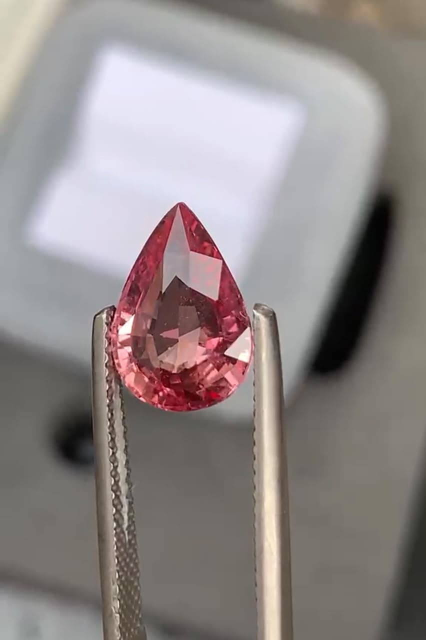 Saphir Padparadscha Poire de 4ct