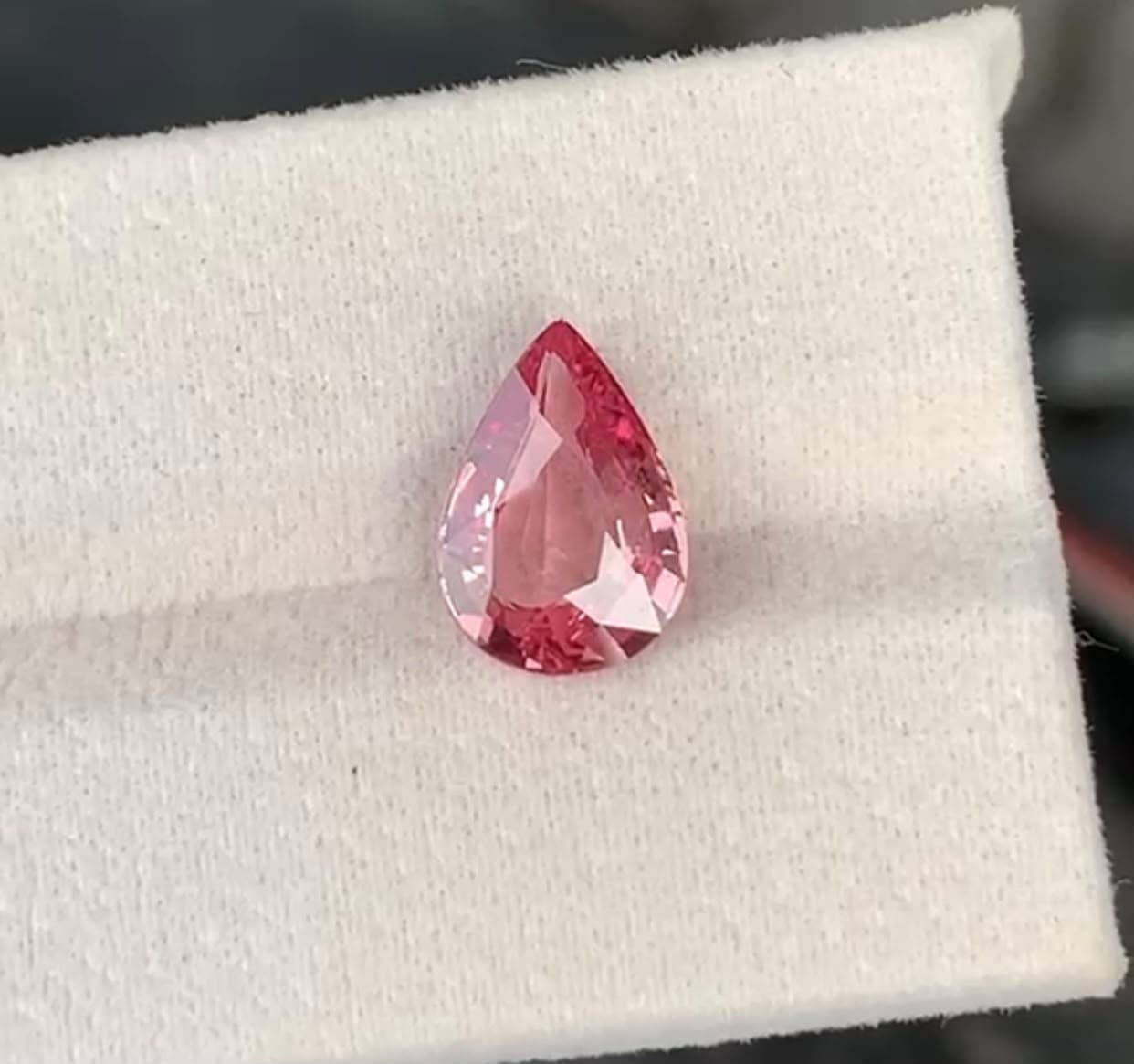Saphir Padparadscha Poire de 4ct