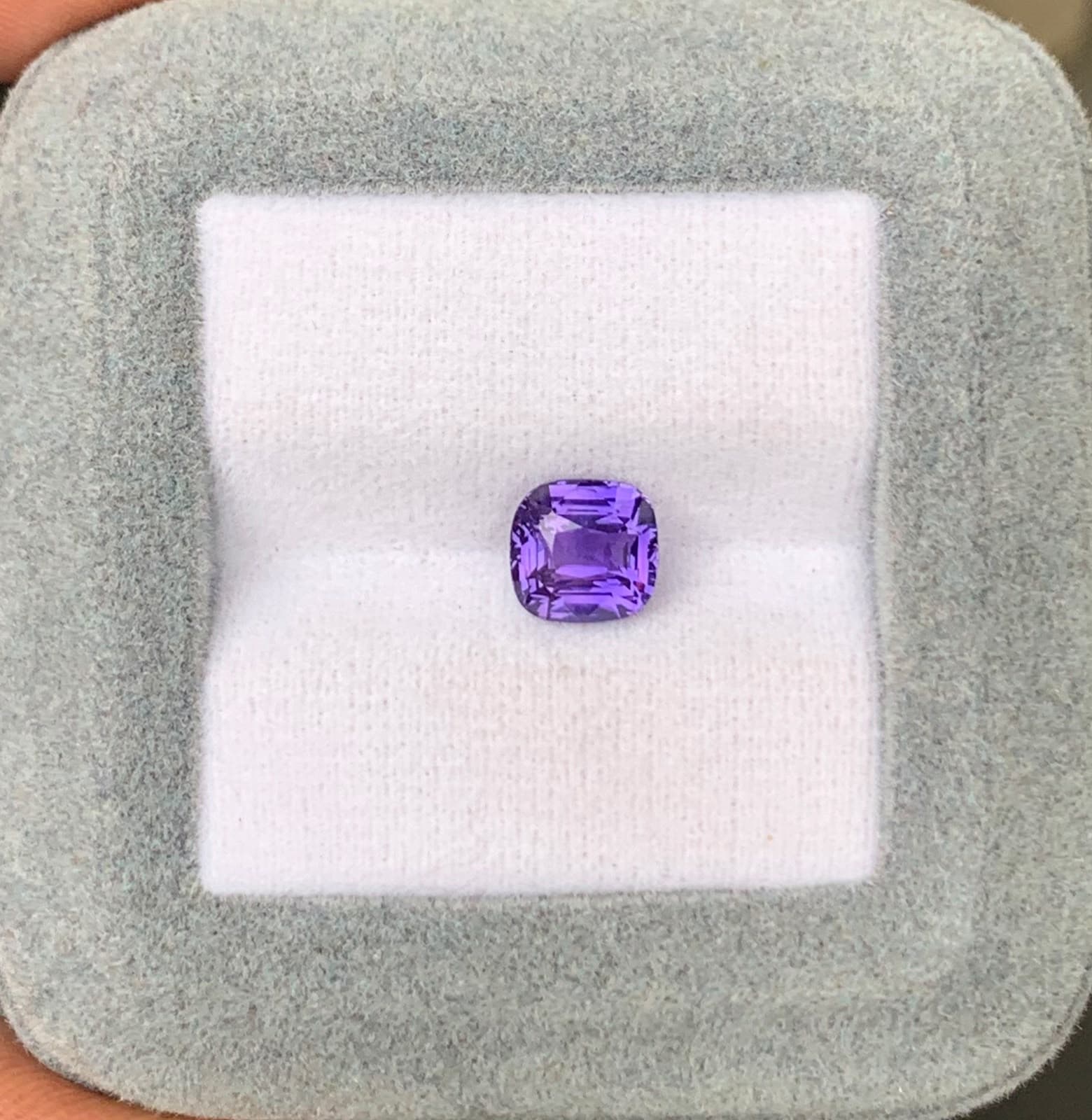 Saphir Violet Coussin de 2,05ct