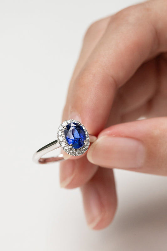 Le Saphir Bleu : Guide Complet (Signification, Prix et Origine)