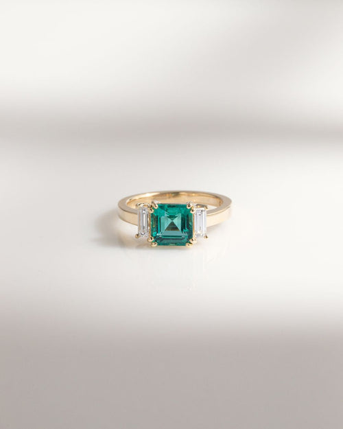 Bague de classe avec Émeraude de Zambie