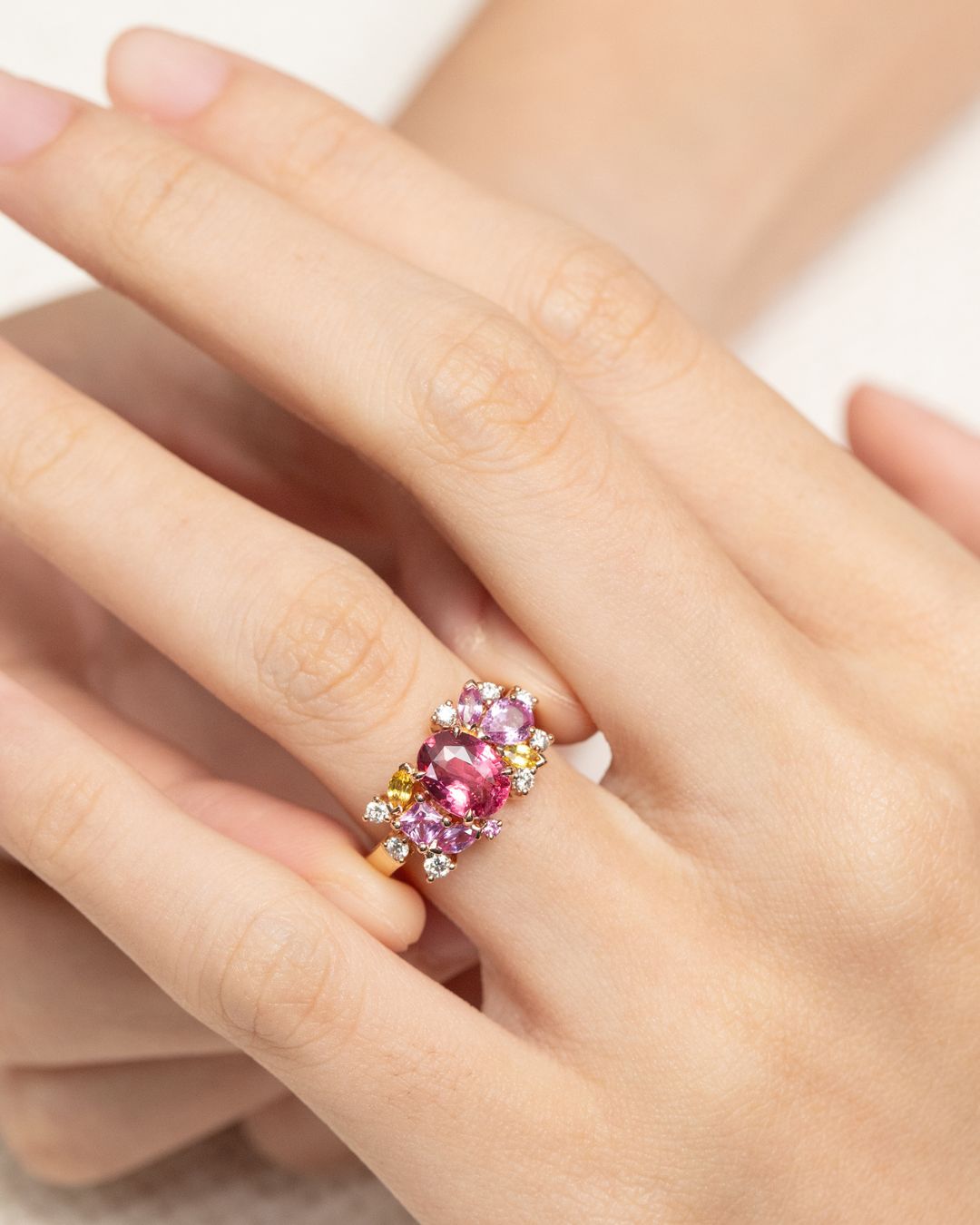 Engagement ring with Spinel Mahenge