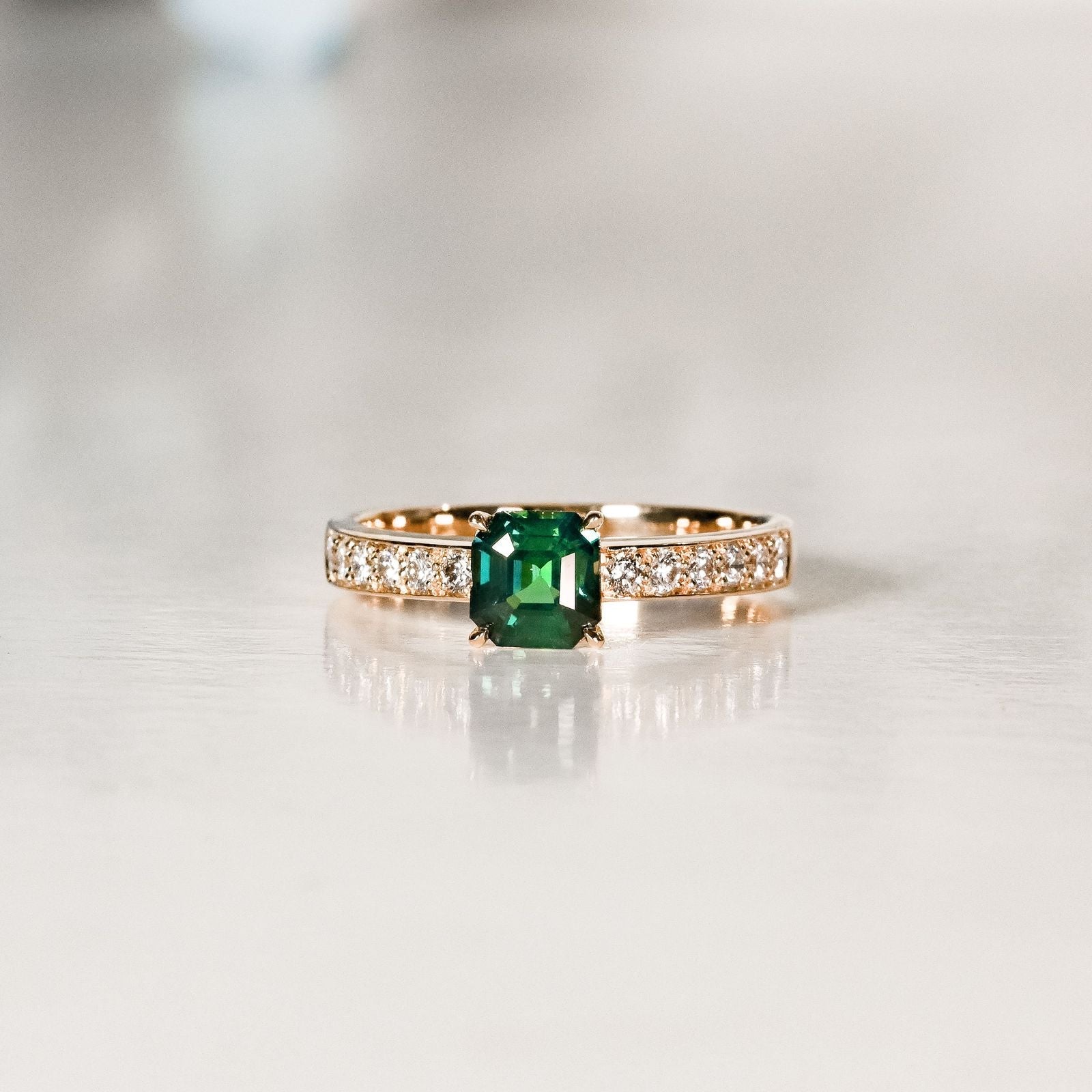 Bague de fiançailles avec saphir teal