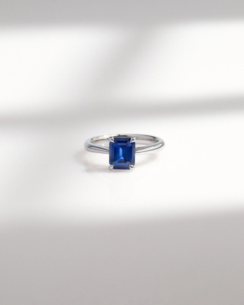 Bague d'anniversaire avec Saphir Bleu Royal