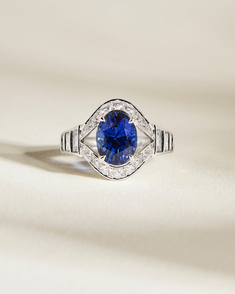 Bague d'anniversaire de mariage avec saphir bleu