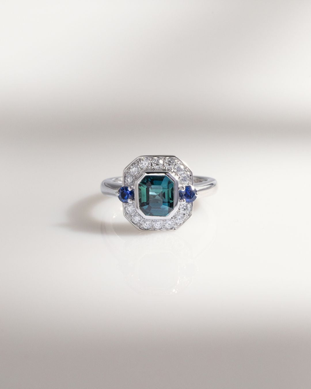 Bague de fiançailles avec saphir teal