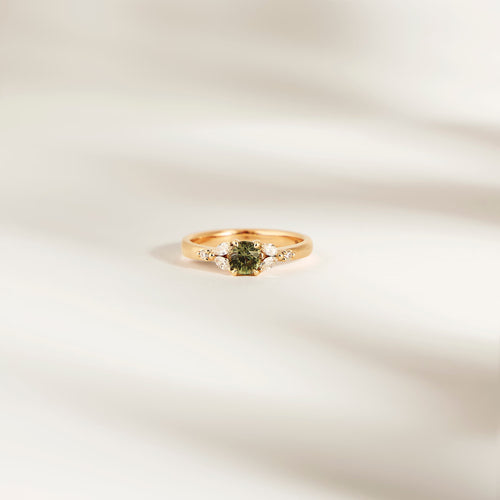 Bague de fiançailles avec alexandrite