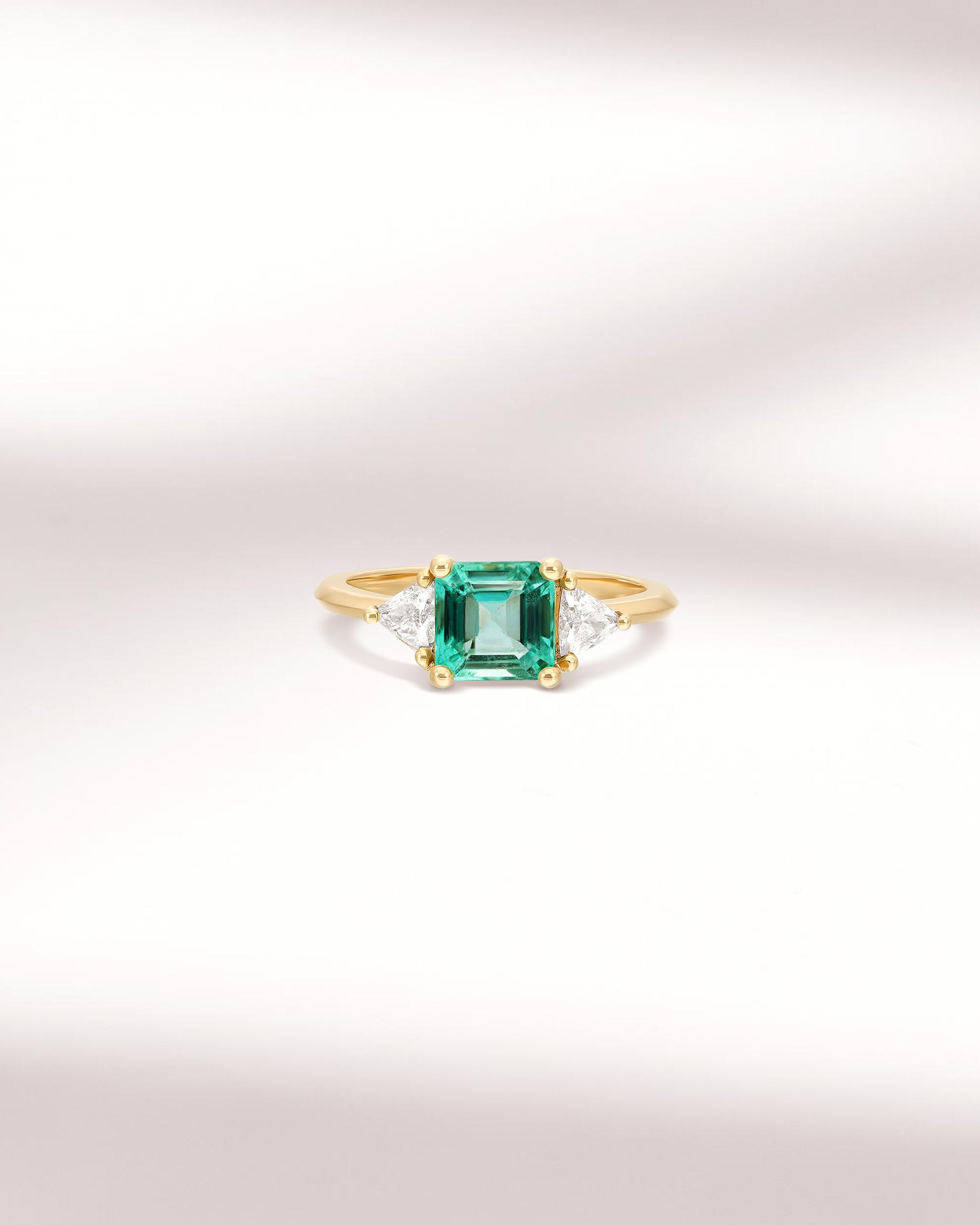 Bague de fiançailles avec émeraude de Zambie