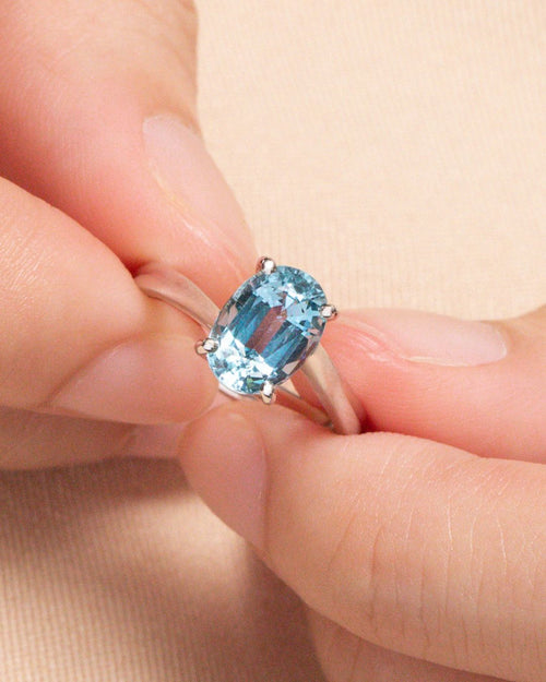 Bague d'anniversaire avec Aigue-marine