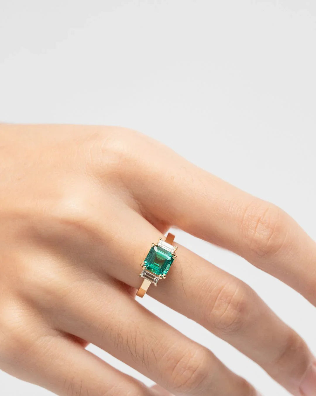Classy ring with Zambian Emerald