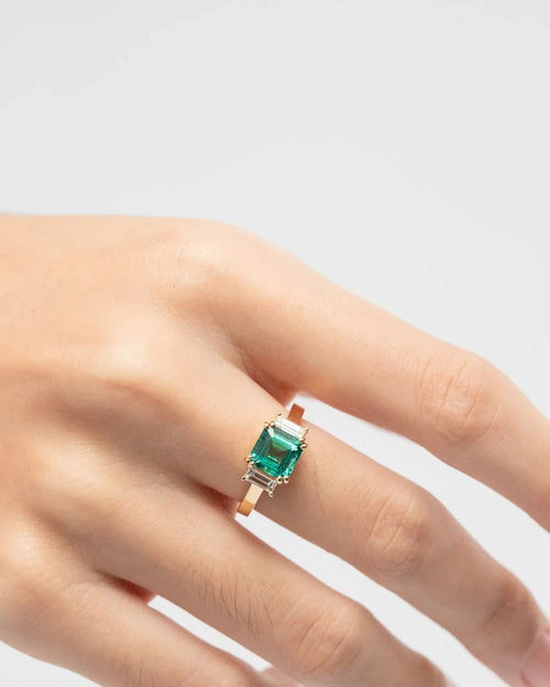 Bague de classe avec Émeraude de Zambie