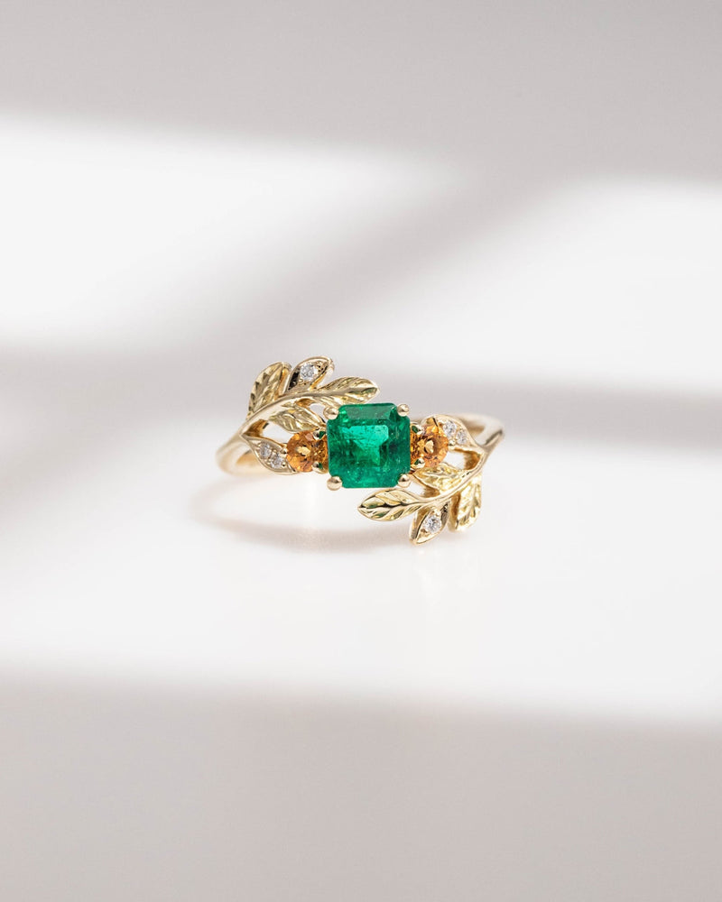 Bague de fiançailles avec Emeraude et Citrines