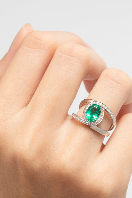 Bague de fiançailles avec émeraude de Zambie