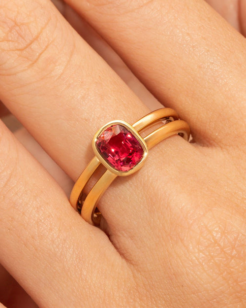 Bague d'anniversaire avec Spinelle Rouge