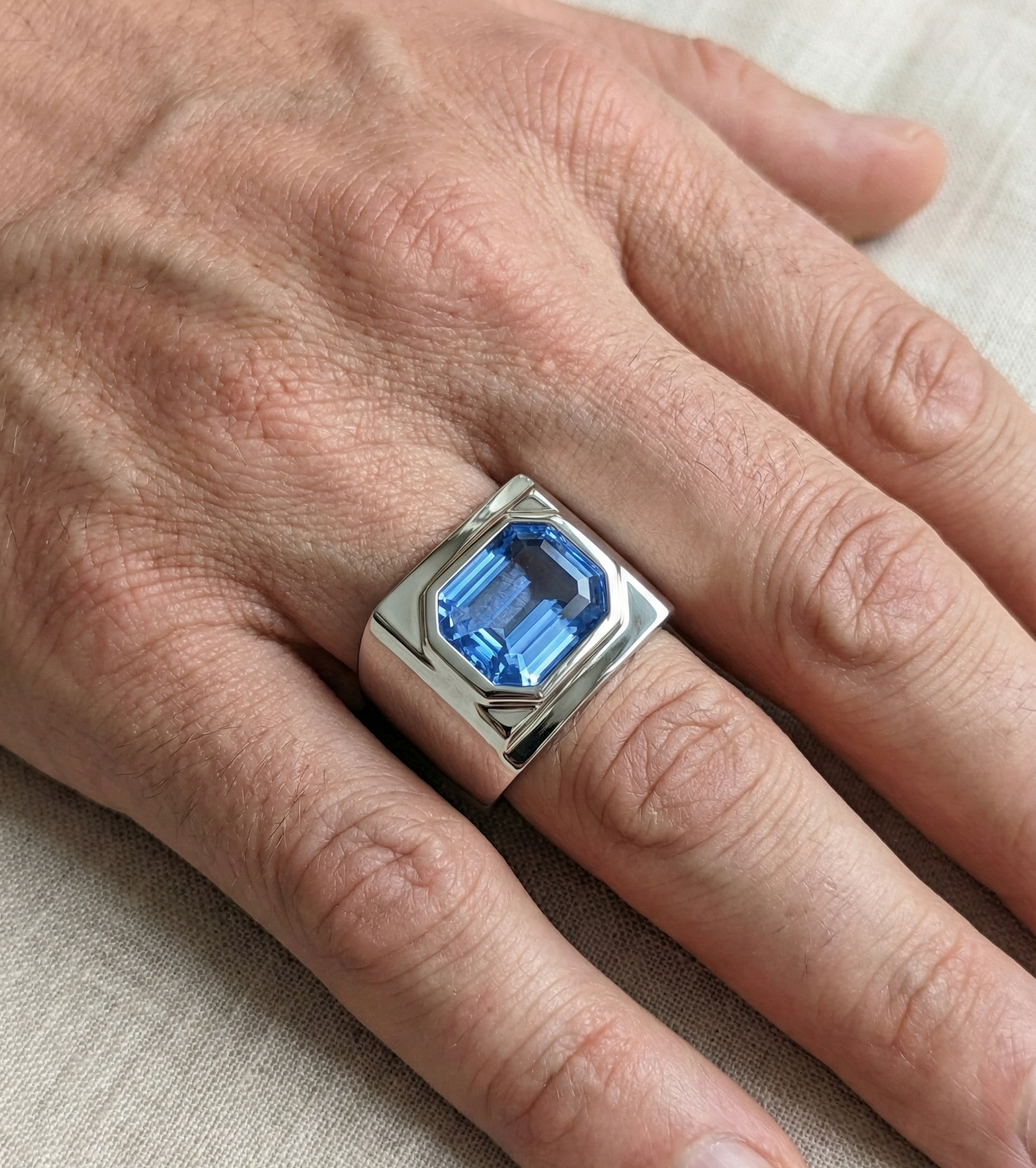Bague d'anniversaire avec Saphir Bleu