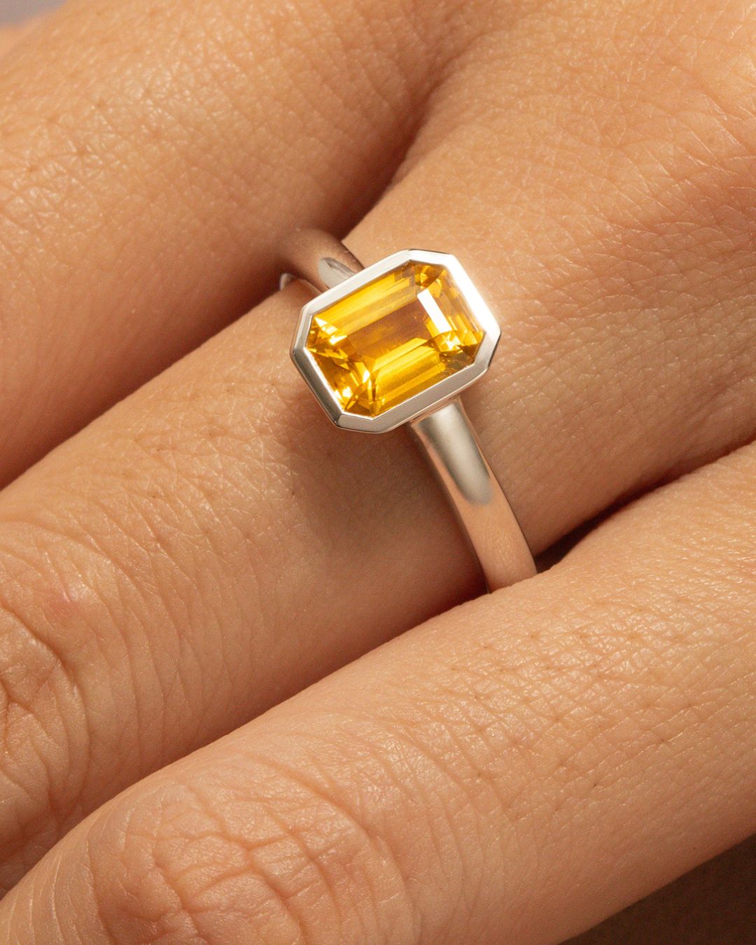 Bague de fiançailles avec Saphir Jaune