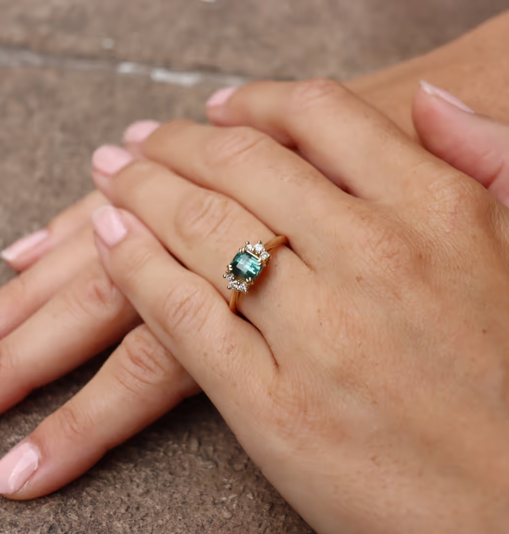 Bague de fiançailles avec saphir teal