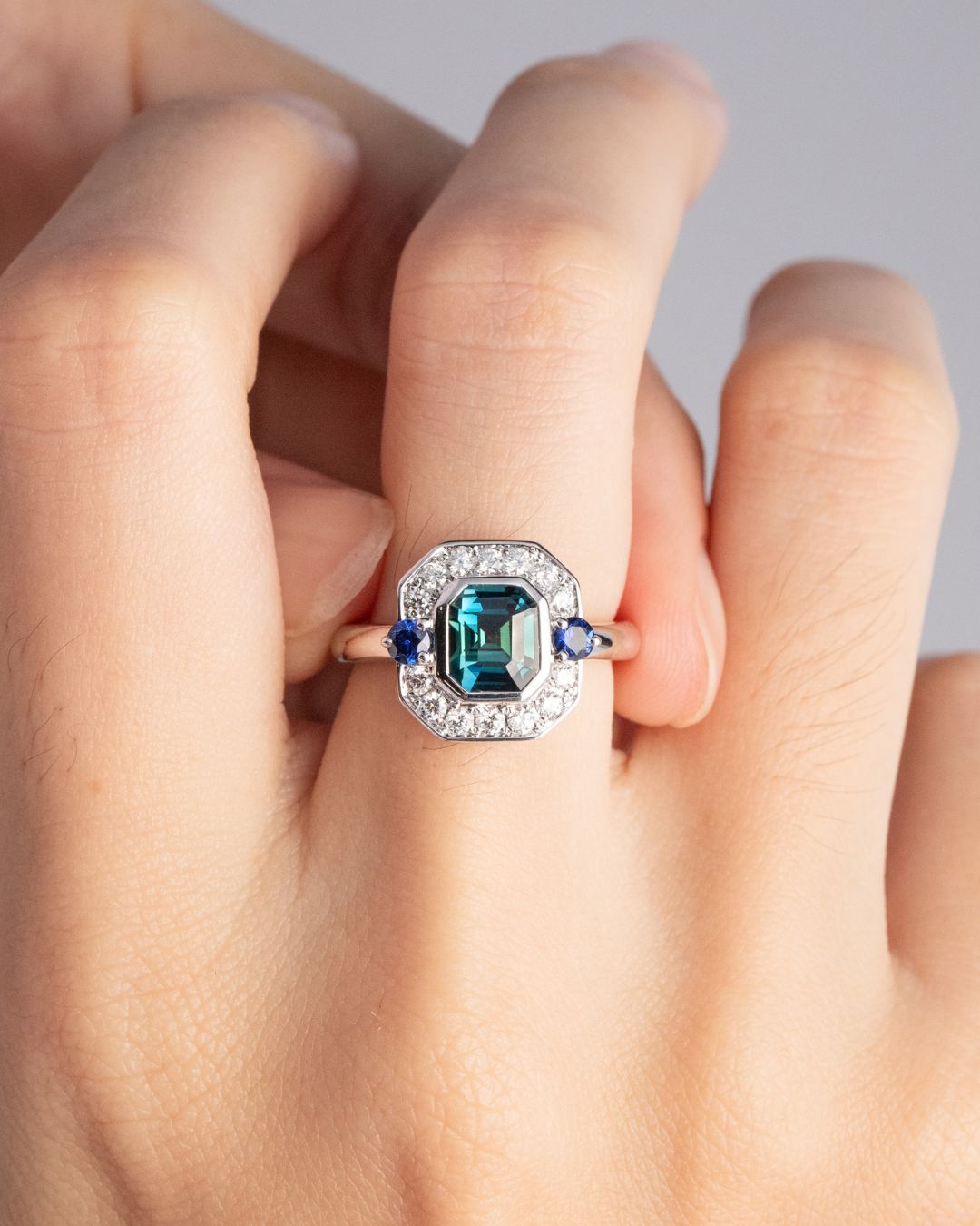 Bague de fiançailles avec saphir teal