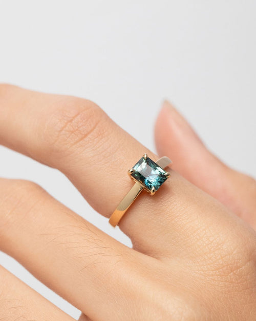 Bague de fiançailles avec saphir teal