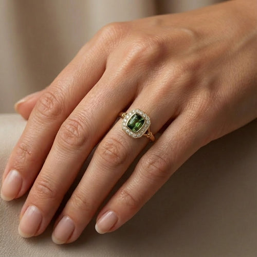 Bague de fiançailles avec un Saphir Vert
