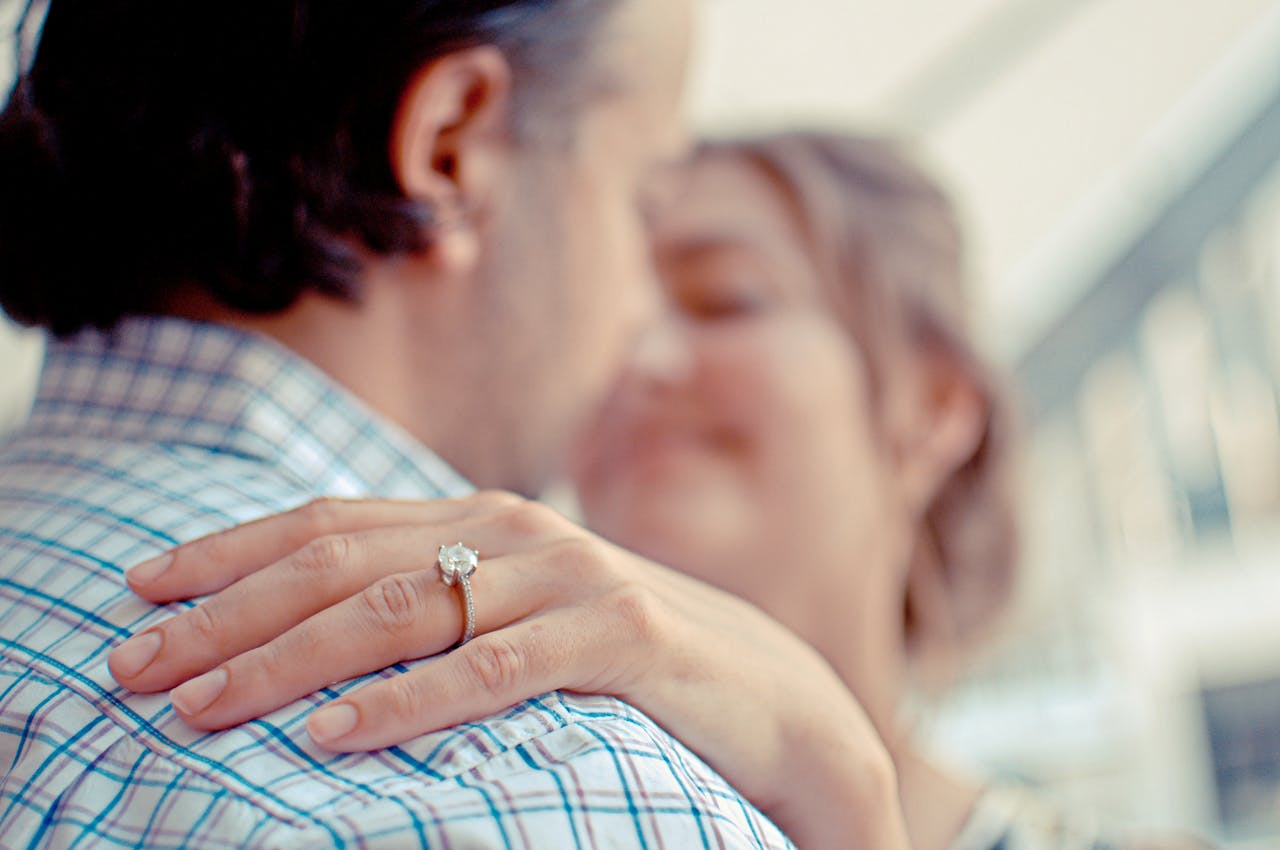 Comment choisir une bague de fiançailles