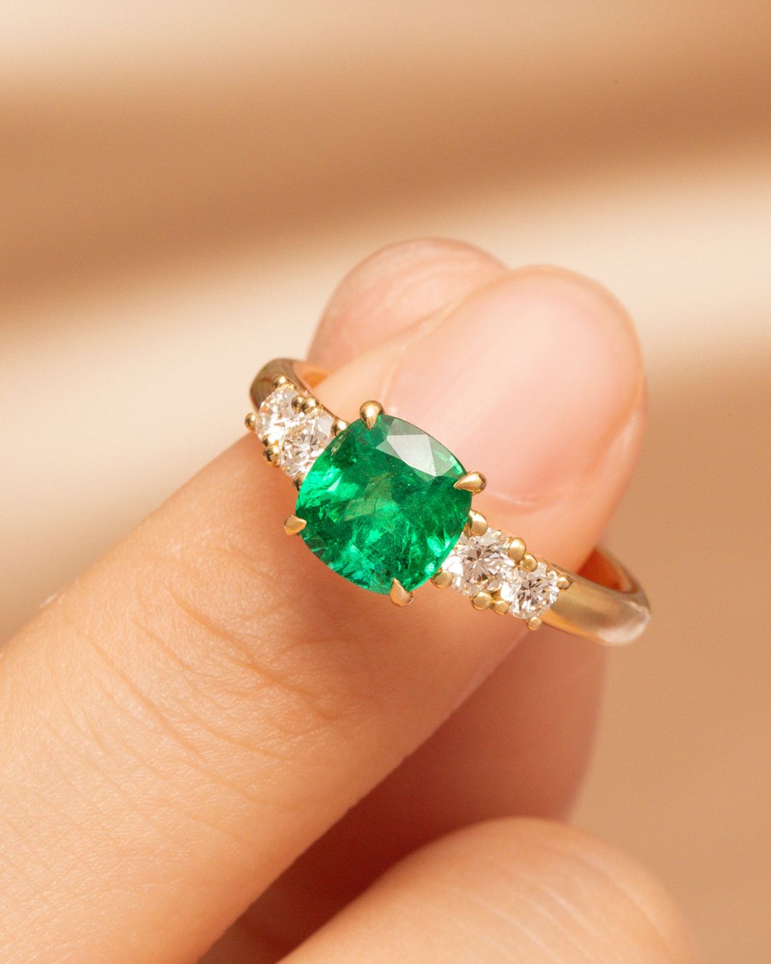 Bague de fiançailles avec Emeraude