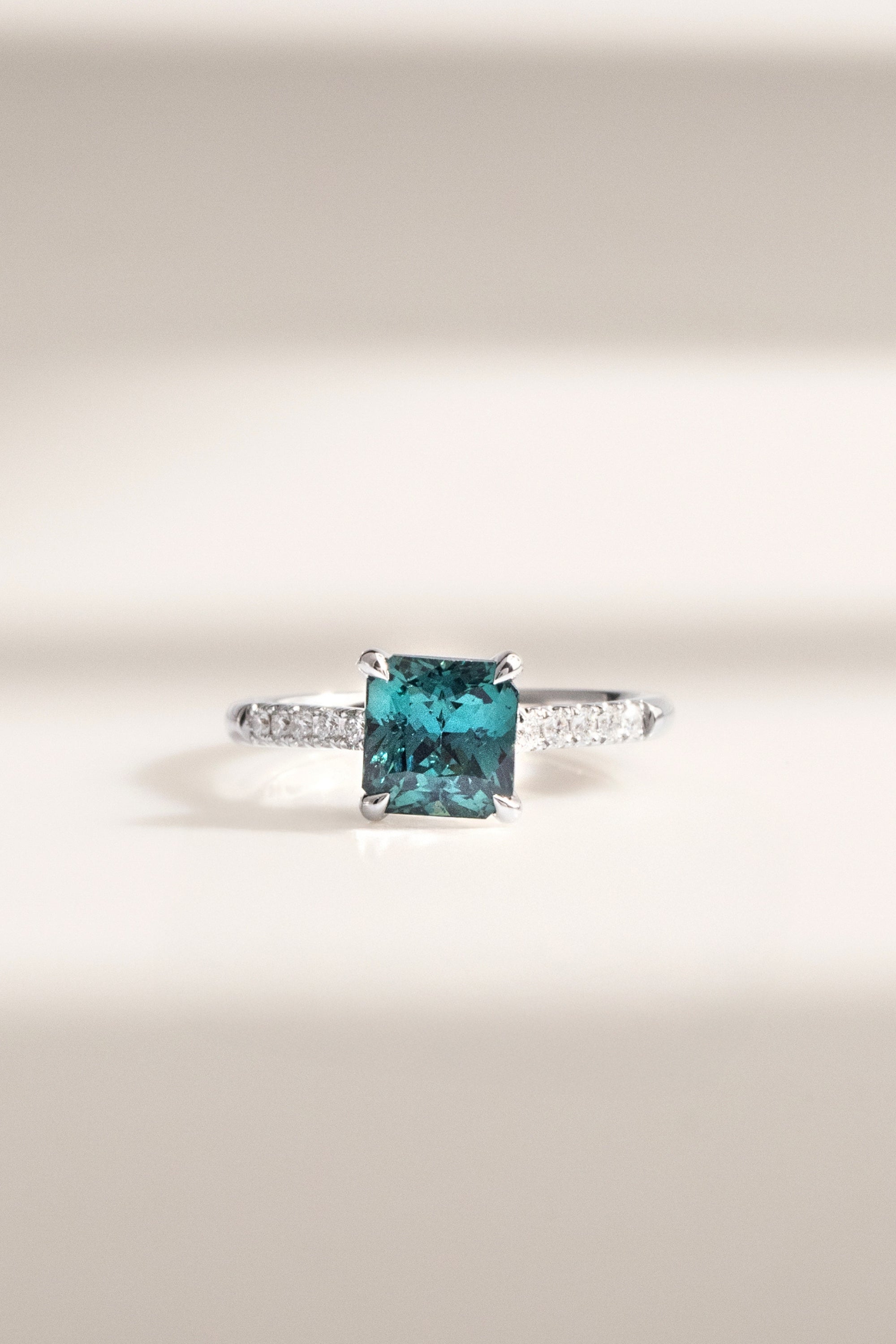 Bague de fiançailles avec Saphir Teal