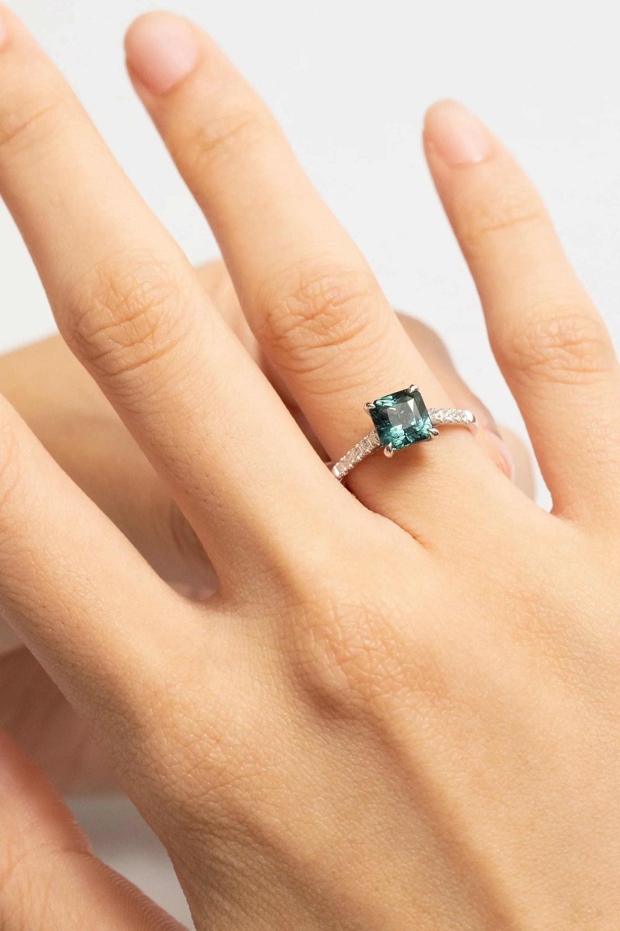 Bague de fiançailles avec Saphir Teal