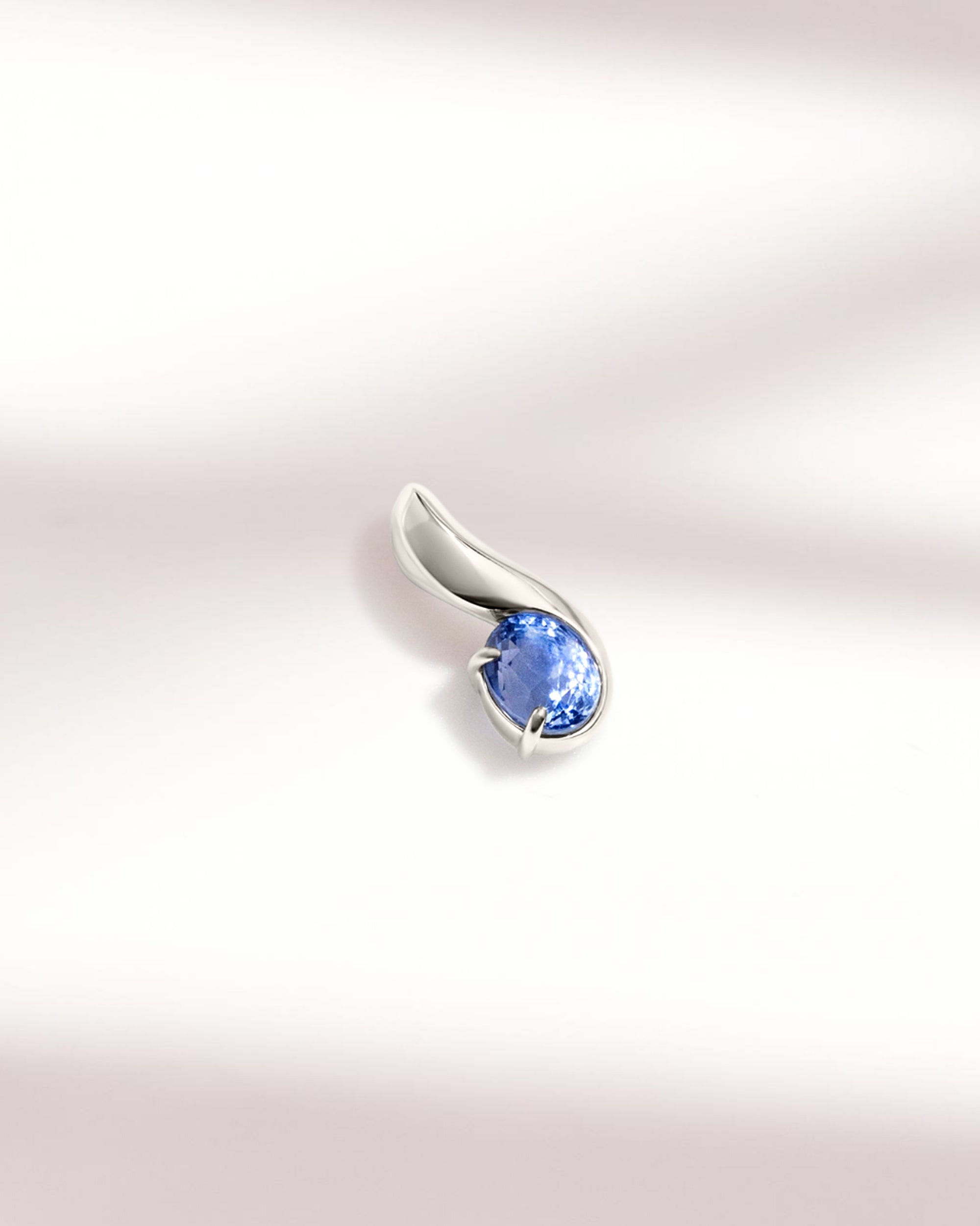 Pendentif avec saphir bleu non chauffé