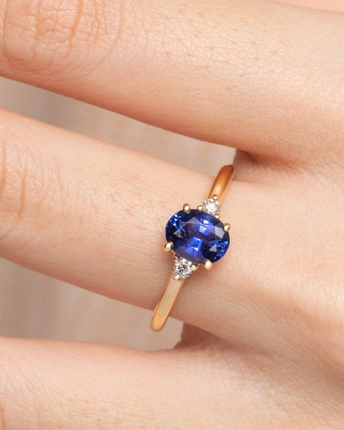 Bague d'anniversaire avec Saphir Bleu-violet